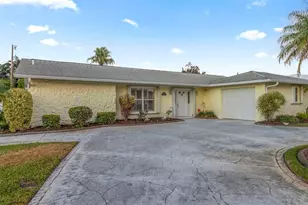 440 Darling Dr, Venice, FL 34285 - Photo 3