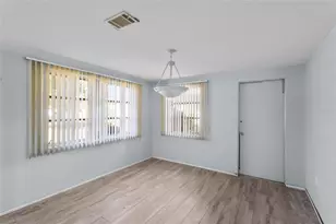 1523 Lakeside Dr, Venice, FL 34293 - Photo 5