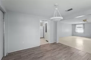 1523 Lakeside Dr, Venice, FL 34293 - Photo 7