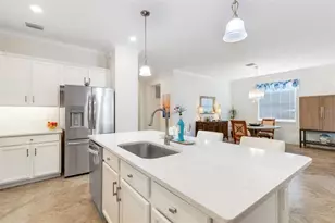 19317 Nearpoint Dr, Venice, FL 34292 - Photo 9