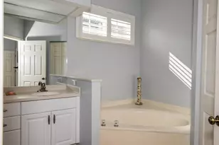 834 Montrose Dr, Venice, FL 34293 - Photo 17