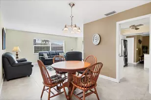 1611 E Cypress Point Dr, Venice, FL 34293 - Photo 11