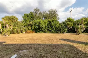 1611 E Cypress Point Dr, Venice, FL 34293 - Photo 23