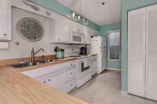 936 Capri Isles Blvd, Venice, FL 34292 - Photo 13