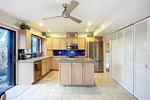 4683 Oak Hollow Dr, Sarasota, FL 34241 - Photo 17