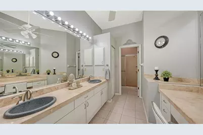 538 Catalina Isles Circle, Venice, FL 34292 - Photo 33