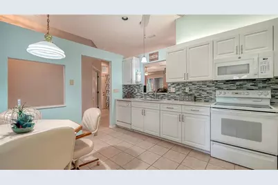 538 Catalina Isles Circle, Venice, FL 34292 - Photo 15