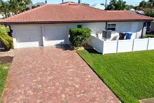 431 Villas Dr, Venice, FL 34285 - Photo 5