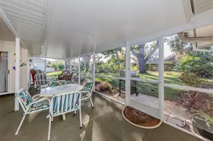 323 Woodvale Dr, Venice, FL 34293 - Photo 5