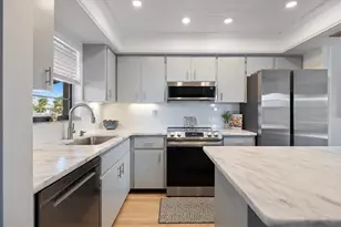 925 Capri Isles Blvd, Venice, FL 34292 - Photo 11