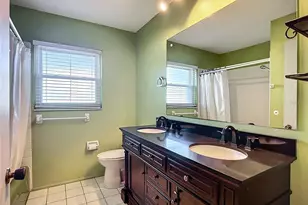 595 W Seminole Dr, Venice, FL 34293 - Photo 19