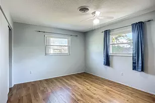 595 W Seminole Dr, Venice, FL 34293 - Photo 17