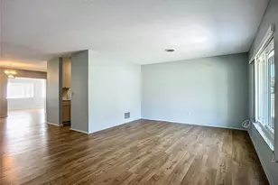 595 W Seminole Dr, Venice, FL 34293 - Photo 7