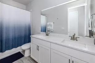 20285 Symphony Pl, Venice, FL 34293 - Photo 11