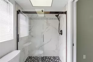 165 Vista Hermosa Cir, Sarasota, FL 34242 - Photo 21