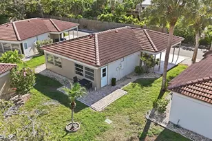 165 Vista Hermosa Cir, Sarasota, FL 34242 - Photo 5