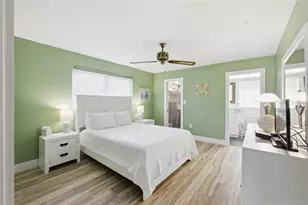 165 Vista Hermosa Cir, Sarasota, FL 34242 - Photo 19