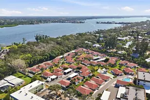 165 Vista Hermosa Cir, Sarasota, FL 34242 - Photo 33