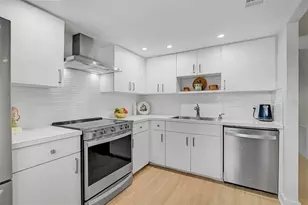 995 La Guna Dr, Venice, FL 34285 - Photo 13