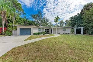 2132 Hyde Park Cir, Sarasota, FL 34239 - Photo 1