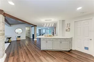 2132 Hyde Park Cir, Sarasota, FL 34239 - Photo 25