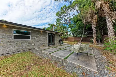 2132 Hyde Park Circle, Sarasota, FL 34239 - Photo 45