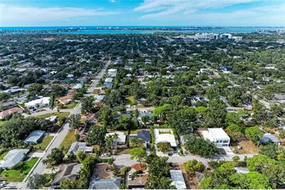 2132 Hyde Park Circle, Sarasota, FL 34239 - Photo 11