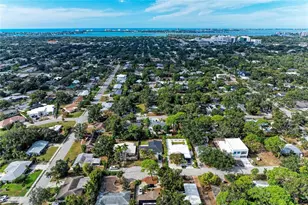 2132 Hyde Park Cir, Sarasota, FL 34239 - Photo 11