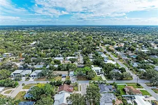 2132 Hyde Park Cir, Sarasota, FL 34239 - Photo 9