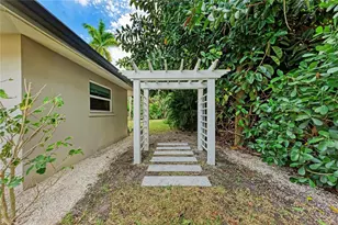 2132 Hyde Park Cir, Sarasota, FL 34239 - Photo 49