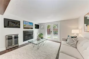 2132 Hyde Park Cir, Sarasota, FL 34239 - Photo 19