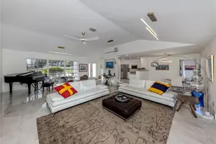 396 Bayshore Dr, Venice, FL 34285 - Photo 13