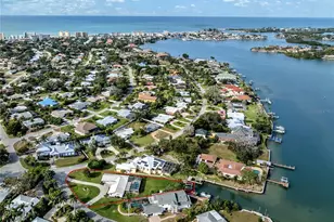 396 Bayshore Dr, Venice, FL 34285 - Photo 5