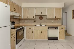 1028 Lillian St, Venice, FL 34285 - Photo 9