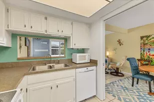 1018 Beach Manor Cir, Venice, FL 34285 - Photo 13