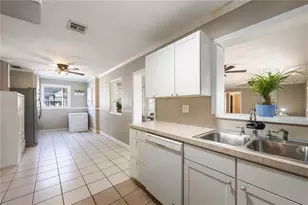 300 Field Ave E, Venice, FL 34285 - Photo 17