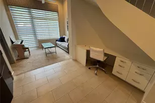 239 Cosmopolitan Ct, Sarasota, FL 34236 - Photo 3