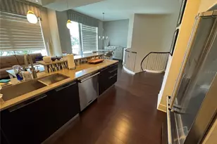 239 Cosmopolitan Ct, Sarasota, FL 34236 - Photo 11