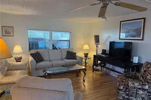 560 Lily Of The Valley Dr, Venice, FL 34293 - Photo 9