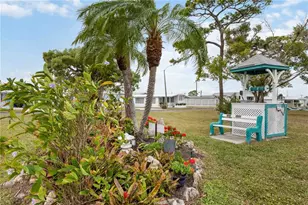 239 Inner Dr E, Venice, FL 34285 - Photo 37