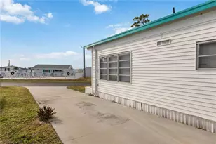 239 Inner Dr E, Venice, FL 34285 - Photo 35