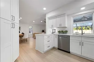 393 Flamingo Dr, Venice, FL 34285 - Photo 13