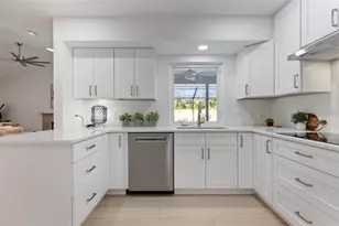 393 Flamingo Dr, Venice, FL 34285 - Photo 9