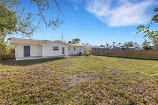 1290 Oxford Dr, Englewood, FL 34223 - Photo 9