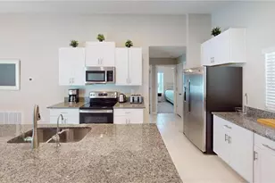 421 Royal Empress Dr, Ruskin, FL 33570 - Photo 5