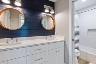 842 Nokomis Ave S, Venice, FL 34285 - Photo 47