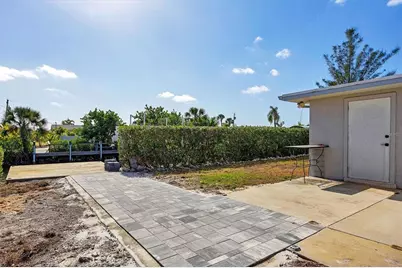 1073 Alston Lane, Englewood, FL 34223 - Photo 25