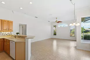 863 Macaw Cir, Venice, FL 34285 - Photo 15