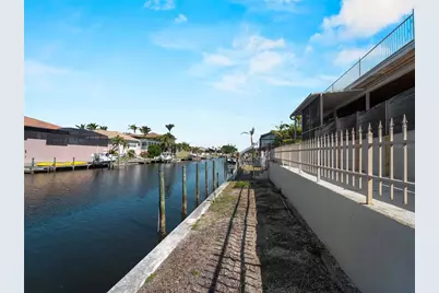 318 Oakwood Circle, Englewood, FL 34223 - Photo 69