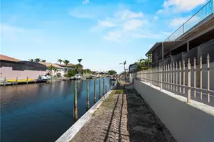 318 Oakwood Cir, Englewood, FL 34223 - Photo 69